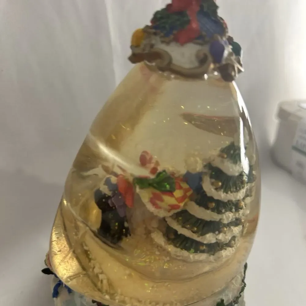 Snowglobe Christmas Holiday Music Globe with‎ Frosty the Snowman Theme song
